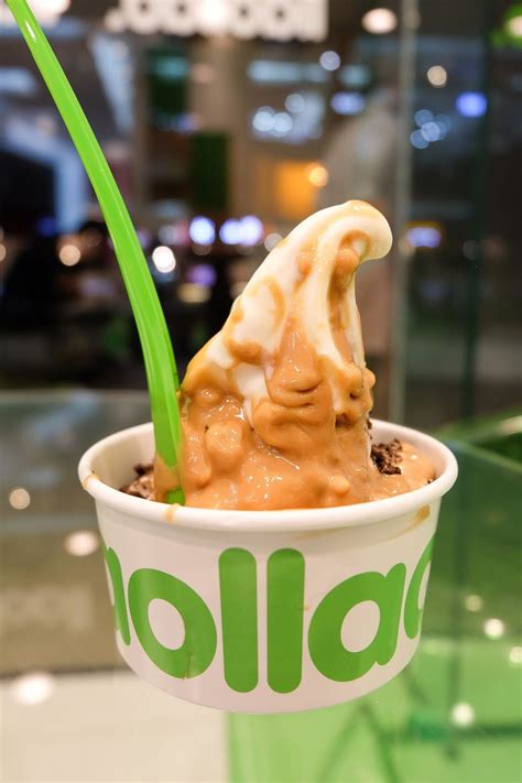 Famous Spanish Frozen Yogurt llaollao is finally here in Cebu .